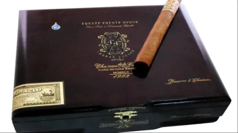 Tabaco dominicano es elegido como "Cigarro del Año" por la revista Cigar Aficionado 1 Cigarro dominicano FE