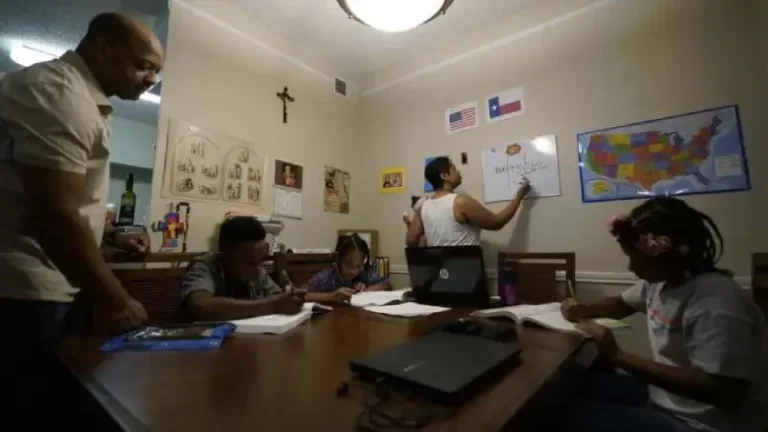 Cámara de Diputados estudia ley para incorporar método de «educación en casa» en RD