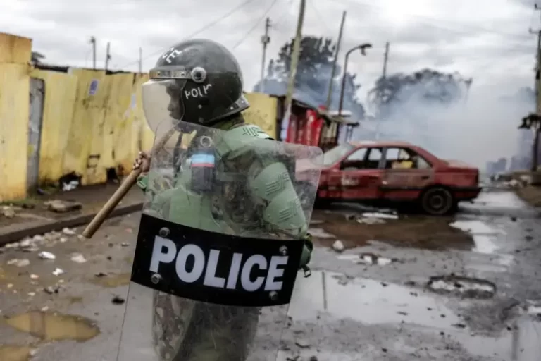Jefe de la Policía de Haití visita Kenia, previo al envío de tropas a la misión multinacional 1 Jefe de la Policía de Haití visita Kenia, previo al envío de tropas a la misión multinacional