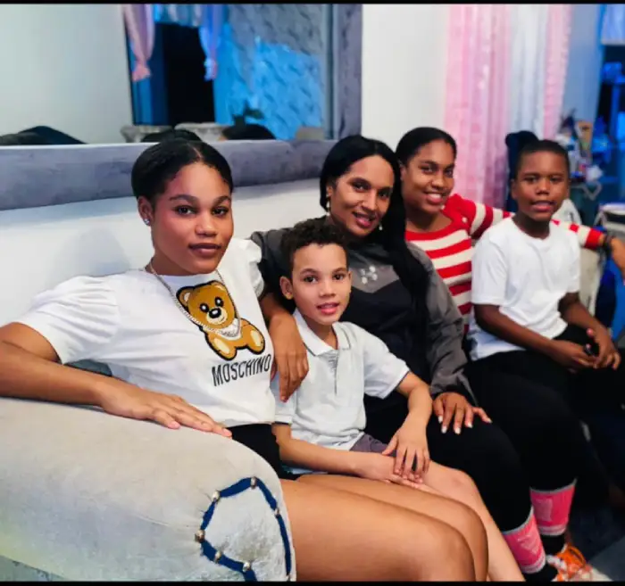 Con 4 hijos y 32 años, Claribel Mena busca pelea mundial