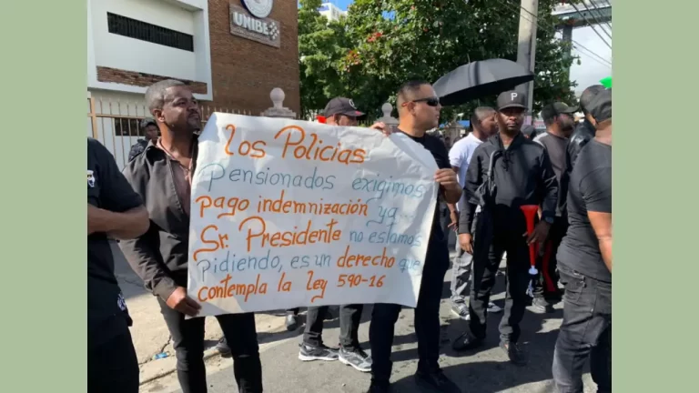 “Somos veteranos y no tenemos miedo”, protesta de policías y militares pensionados 1 “Somos veteranos y no tenemos miedo”, protesta de policías y militares pensionados