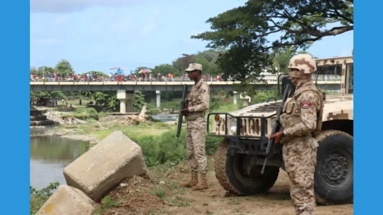 Bajo vigilancia militar haitianos ingresan a Dajabón para participar en mercado fronterizo