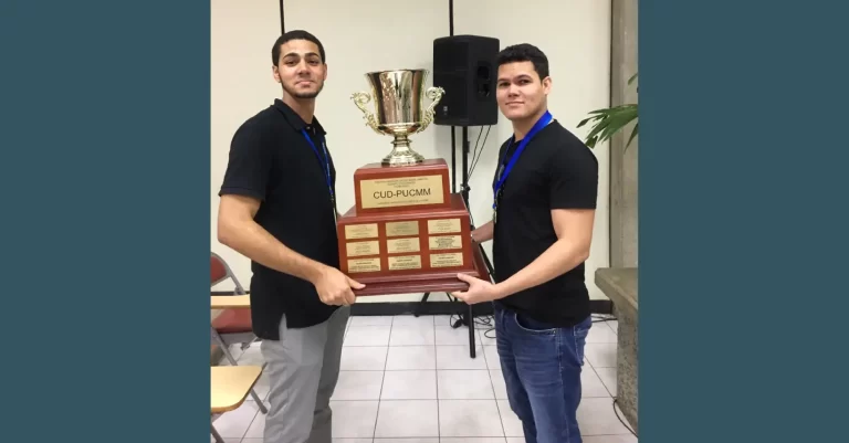 Santiagorrodriguenses se coronan en el X Campeonato Universitario de Debate