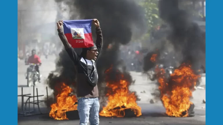 Bandas atacan principal cárcel de Haití y liberan a delincuentes, según reportes