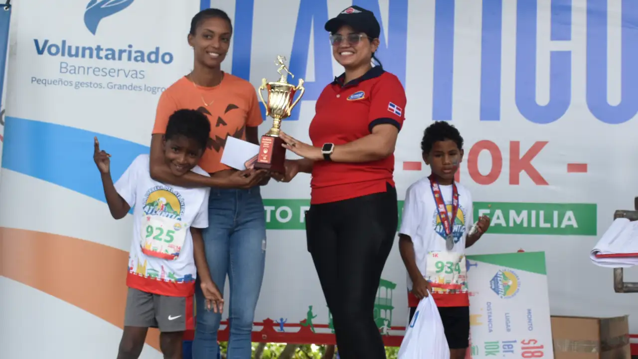 Atlantic Runners Club celebra la 3ra edición de la Carrera del Atlántico 2 Carrera Atlantico 2024 10k fem