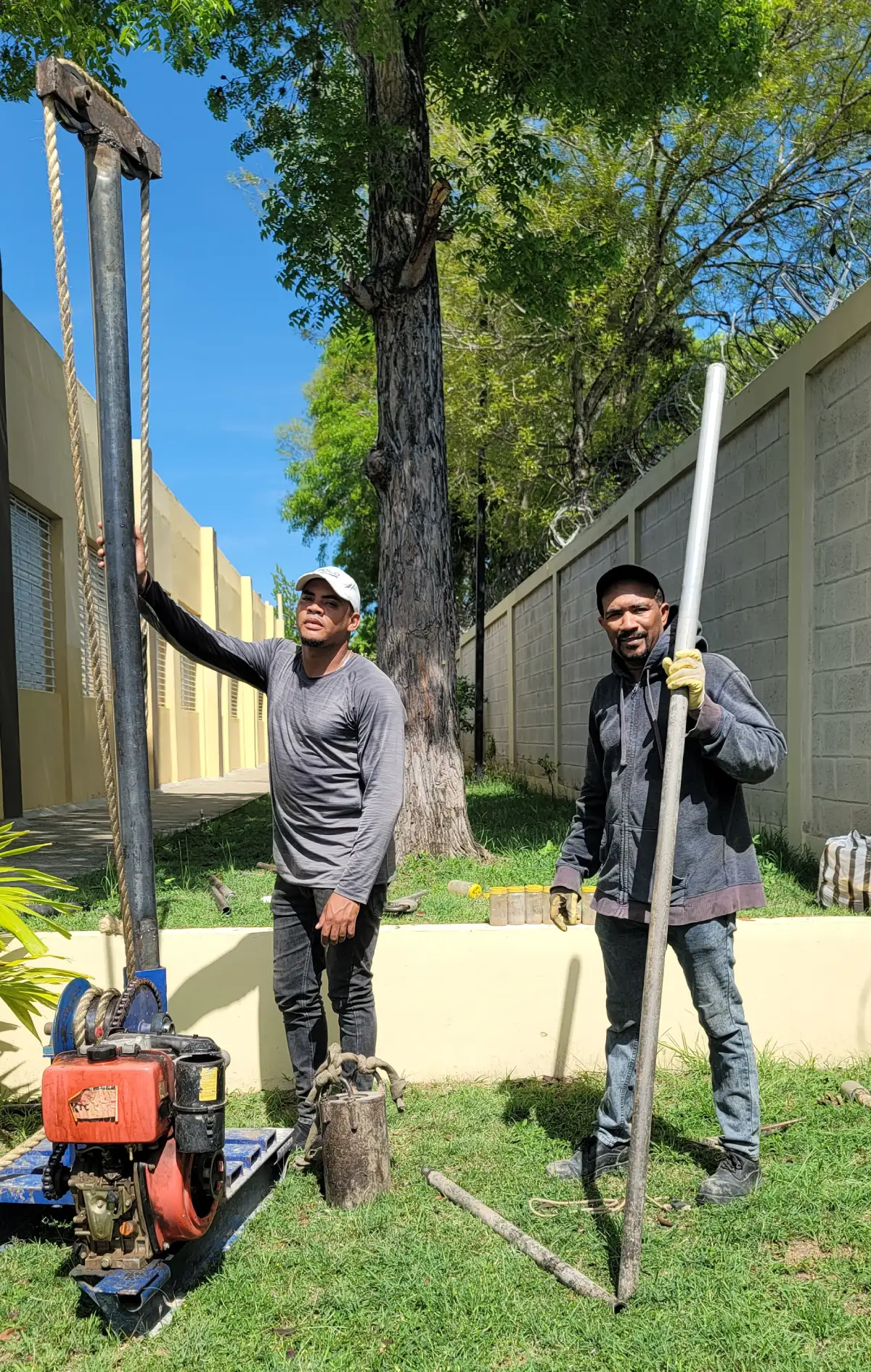 Realizan Estudio de Mecánica de Suelos en el liceo Marino Almonte 3 Esteban y Victor LMA6