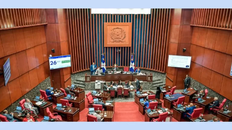 Sin leerlo y sin las tres causales, senadores aprueban Código Penal en primera lectura