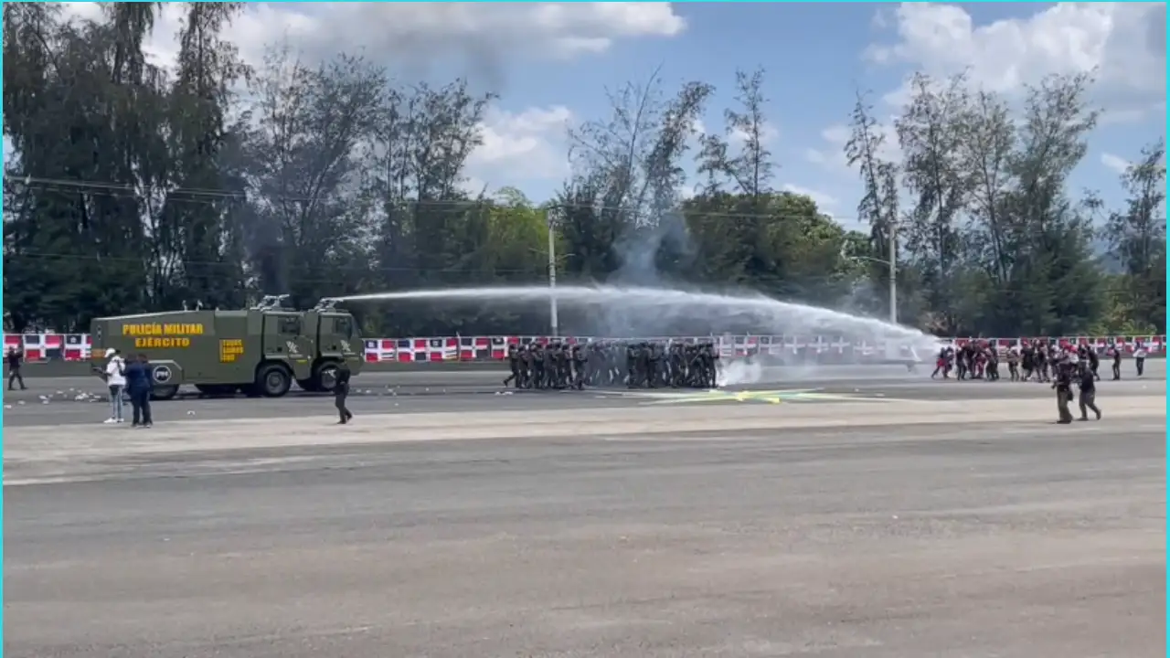 Ejército Nacional muestra sus nuevos vehículos militares; cinco combatirán las protestas con agua 1 Vehiculos militar protesta FE