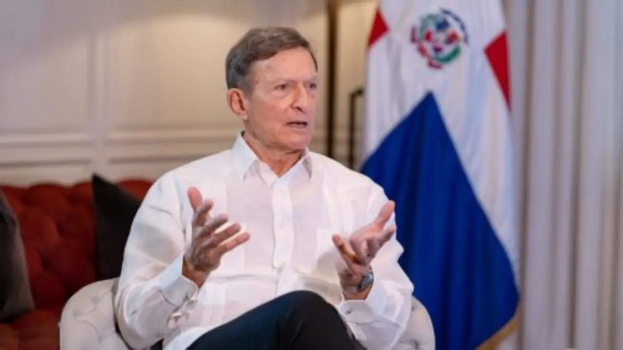 Roberto Alvarez ministro Relaciones Publica FE