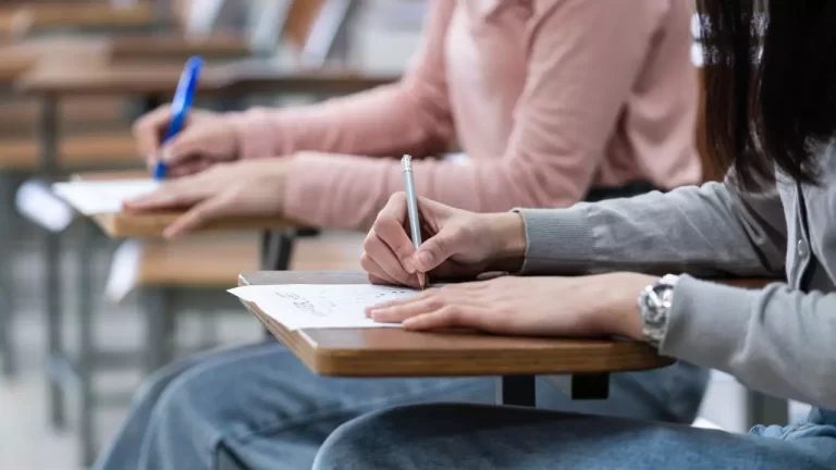 ¿Qué piensan los estudiantes del sistema educativo? 1 ¿Qué piensan los estudiantes del sistema educativo?