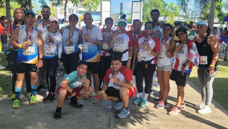 Fotos – TrotadoreSR apoya a Los Coyotes de San Francisco de Macorís, «San Francisco Corre 10K»