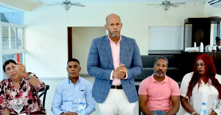 18 asociaciones respaldan candidatura del ex-atleta Yoel Tapia a la presidencia de la Fed. Dominicana de Atletismo 2 18 asociaciones respaldan candidatura del ex-atleta Yoel Tapia a la presidencia de la Fed. Dominicana de Atletismo