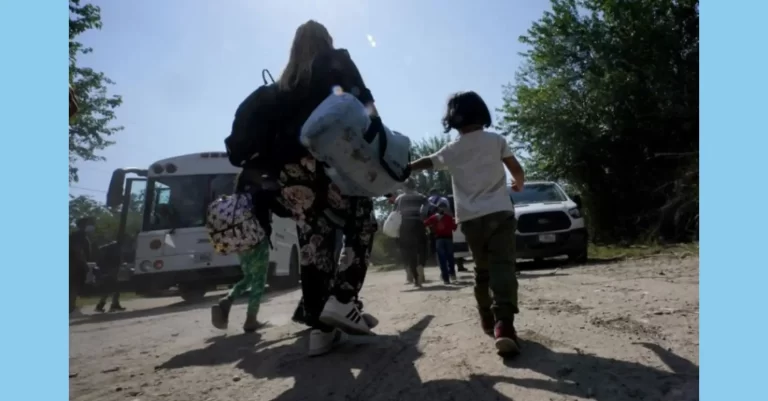 Texas le ofrece a Trump 500 hectáreas para un gran centro de deportación de migrantes