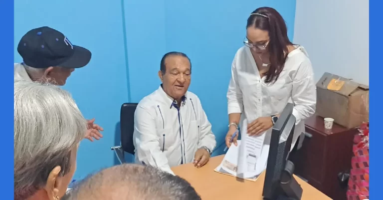 Senador Antonio Marte distribuye raciones alimenticias y electrodomésticos a familias en Monción