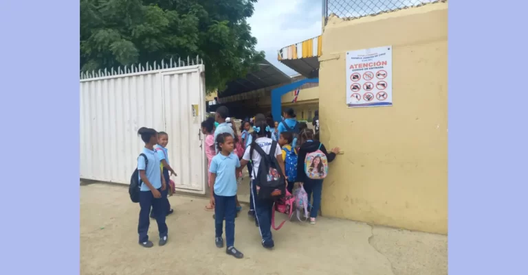 Mandan a alumnos a sus casas por falta de maestros y conserjes