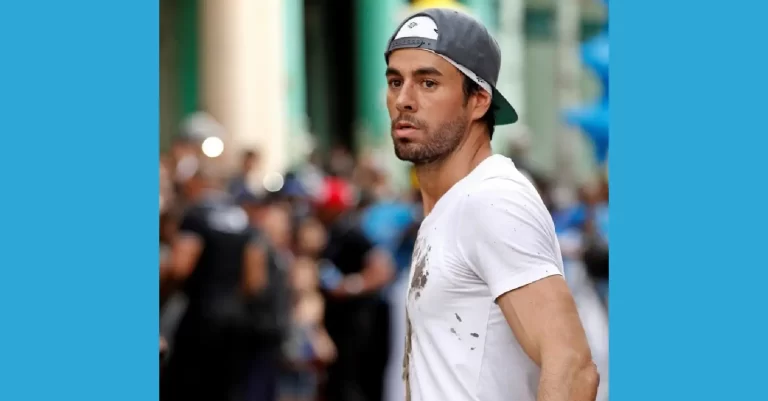 Mujer de 63 años casi pierde su matrimonio por alguien que se hizo pasar por Enrique Iglesias