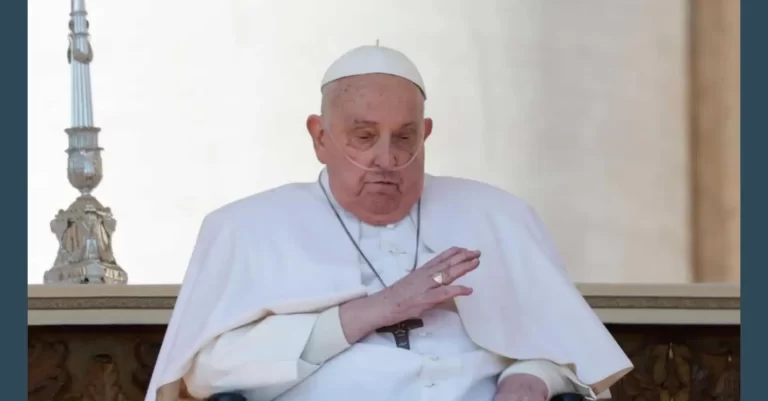 El papa Francisco regresa a la Plaza de San Pedro tras su convalecencia por problemas respiratorios