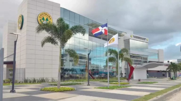 El salario de los docentes sube y la calidad educativa baja