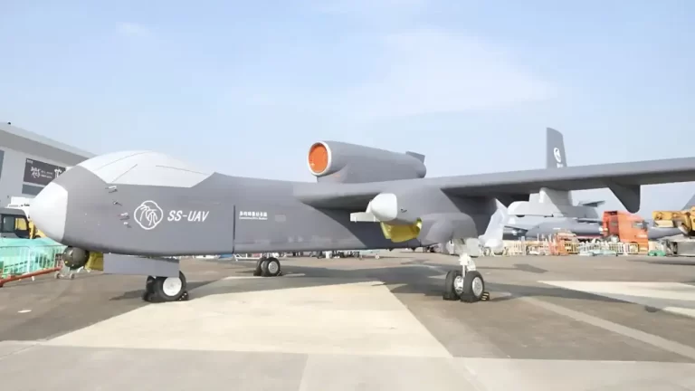 Una de las armas más inquietantes de China ya tiene fecha de vuelo: un enorme dron nodriza con 100 drones kamikaze a bordo