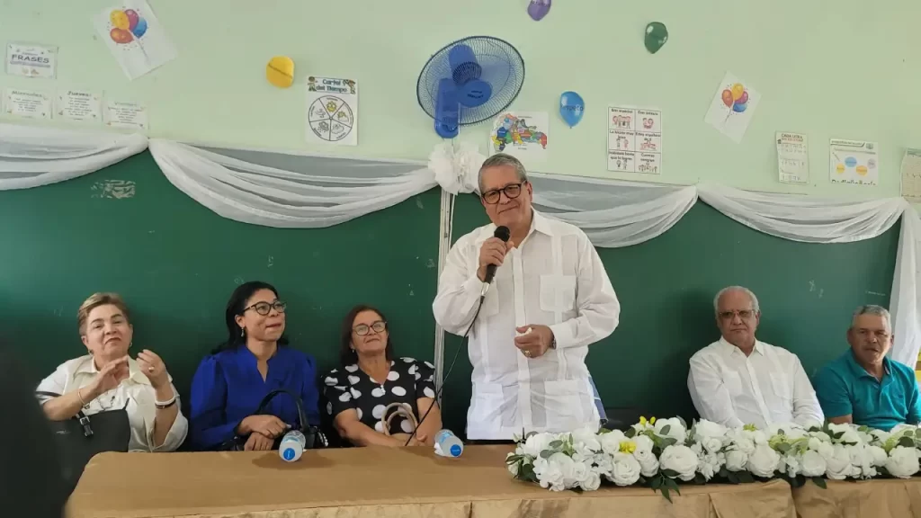 Escuela Efrain Almonte 4