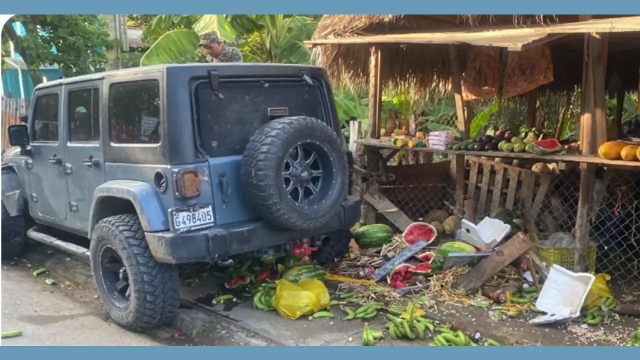Se accidentan 15 haitianos en vehículo que era perseguido 1 Accidente jeepeta haitianos Moca FE