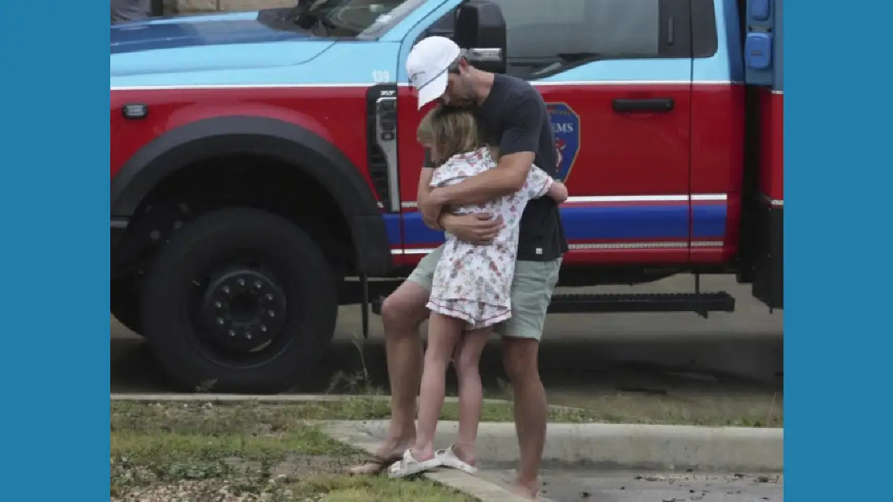 Suben a 24 los muertos por inundación en Texas mientras buscas niñas desaparecidas en un campamento 1 Centro unificaciones inundaciones FE