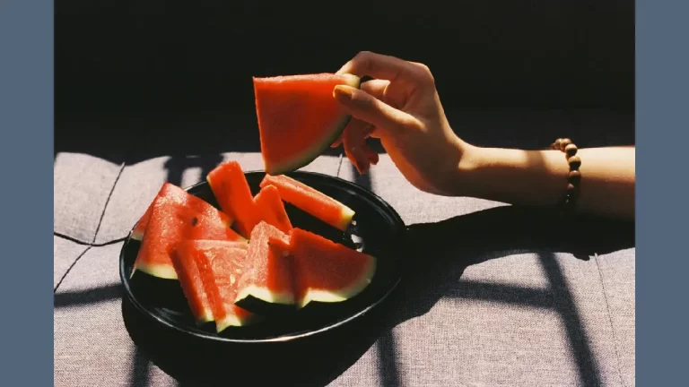 Video – La fruta parece la cena perfecta para el verano. El problema es que no es tan buena idea como parece