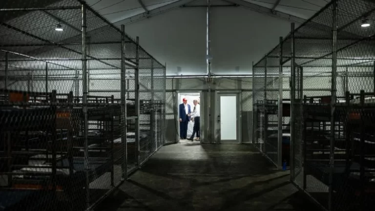 El Gobierno de Trump busca construir otros cinco megacentros de detención para migrantes