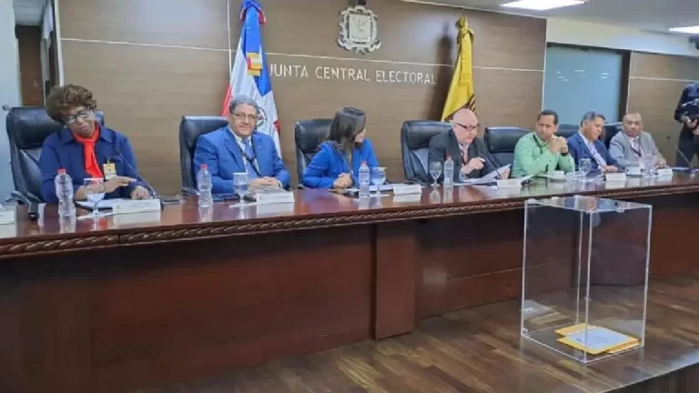 La JCE adjudica a Emdoc el contrato para renovar las cédulas por más de RD$3,000 millones 2 La JCE adjudica a Emdoc el contrato para renovar las cédulas por más de RD$3,000 millones