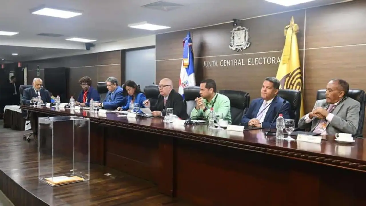 La JCE adjudica el contrato de la cédula sin tener los fondos 1 La JCE adjudica el contrato de la cédula sin tener los fondos