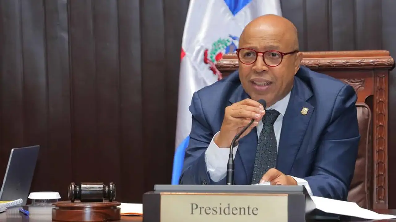 Alfredo Pacheco, presidente de la Cámara de Diputados, en la sesión de este 16 de septiembre de 2025. (FUENTE EXTERNA)