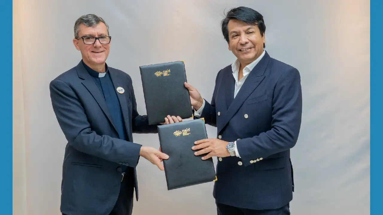 Padre Jorge William Hernández Díaz, SJ., presidente del Consejo Directivo del CAID, y Arturo Marroquín Alcázar, gerente general de ISM.