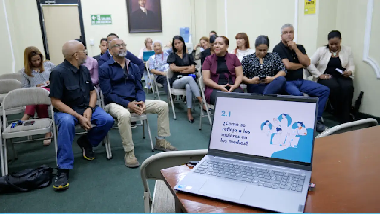 Grupo de periodistas participantes en el taller.