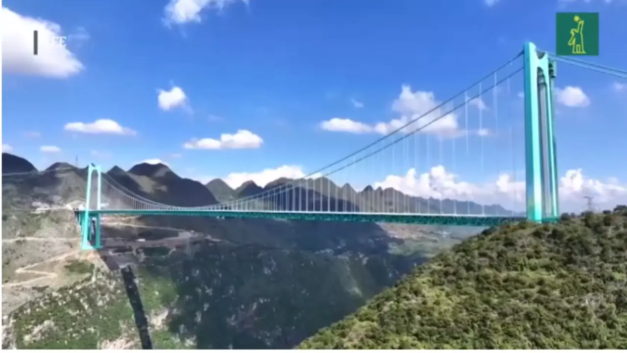VIDEO | China rompe su propio récord con el puente más alto del mundo, de 625 metros sobre un río 1 El puente mas grande del mundo construido el sobre el Gran Cañón de Huajiang