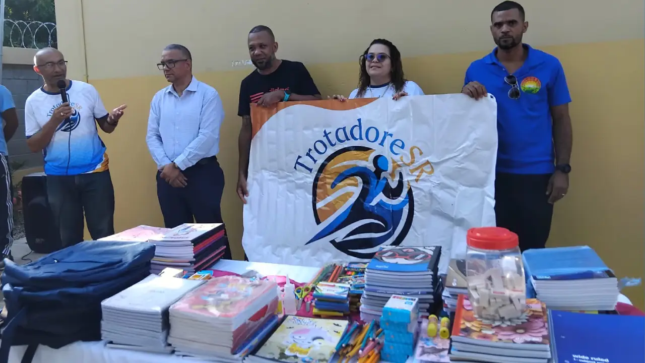 TrotadoreSR escuela Pata de Vaca utiles