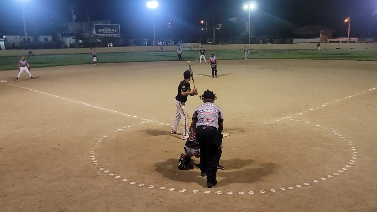 Cambelén avanza a la final del torneo Interbarrial de softbol. (Foto: Estarlin Fernández)