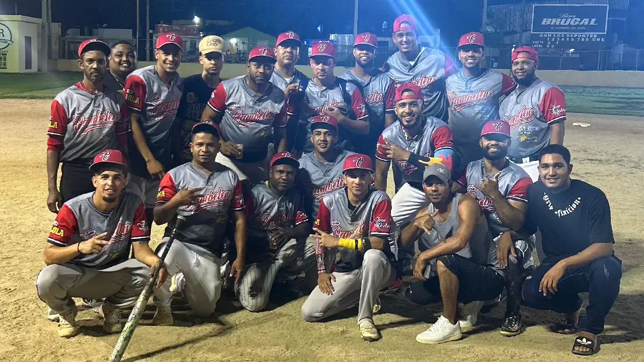 Cambelén avanza a la final del torneo Interbarrial de softbol. (Foto: Estarlin Fernández)