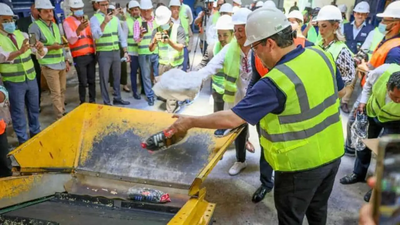 Operativo de la Dirección General de Aduanas de destrucción de mercancía falsificada. (ARCHIVO)