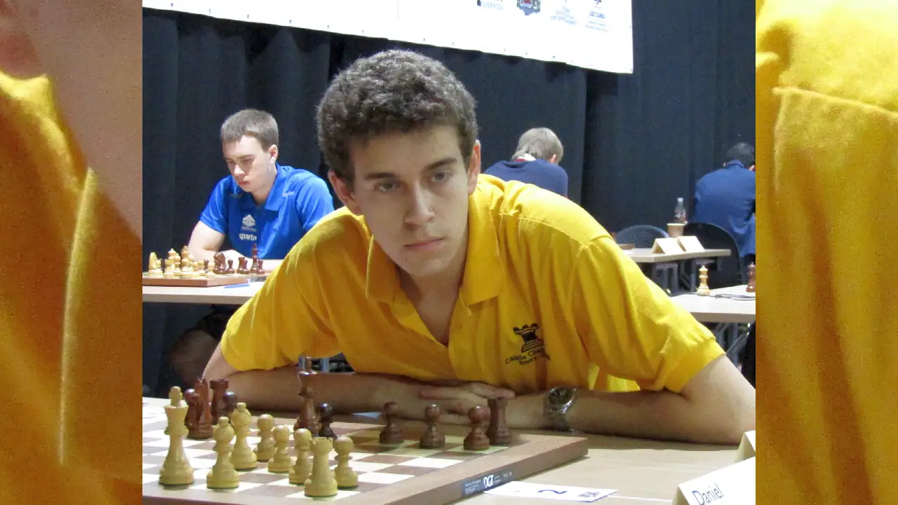 Muere Daniel Naroditsky a los 29 años: el prodigio del ajedrez que conquistó mentes y corazones 1 Daniel Naroditsky - ajedrecista. | Foto: Bermudan Hogfish / Wikimedia Commons – Licencia CC BY-SA 3.0