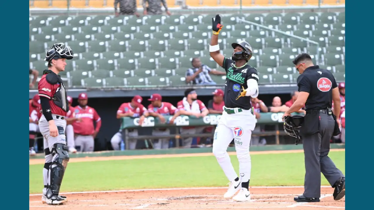 Estrellas derrotan a Gigantes y siguen invictas con 4-0 1 Rodolfo Castro conectó su segundo jonrón de la temporada.