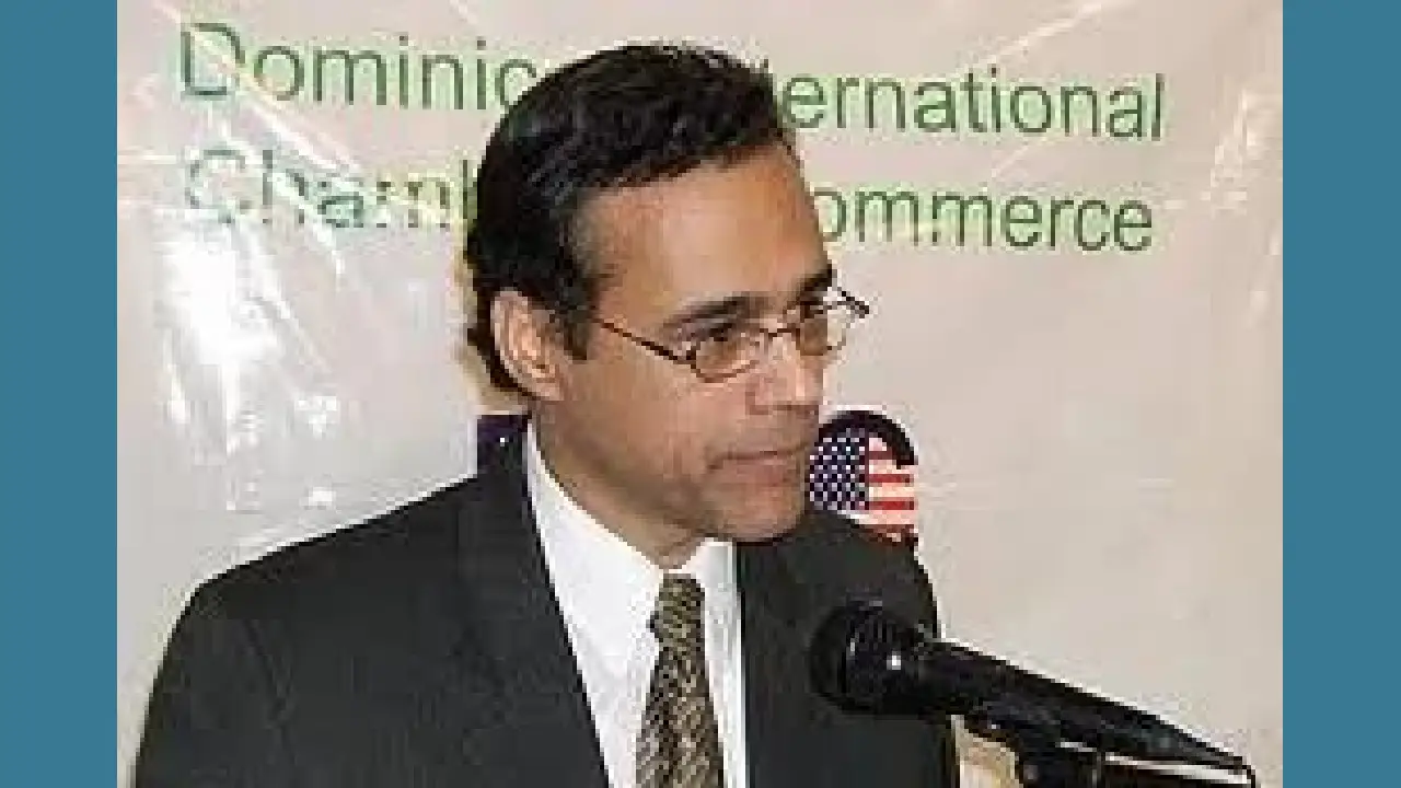 JOSÉ CARVAJAL - Escritor, periodista, crítico literario.