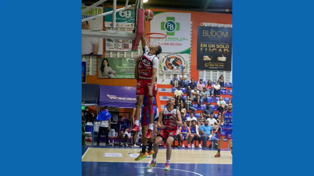 Club Deportivo La Joya domina la final y se coloca 2-0 tras vencer a Pueblo Arriba en el Juego 2 2 Darlin Susaña del Club Deportivo La Joya con la bandeja.