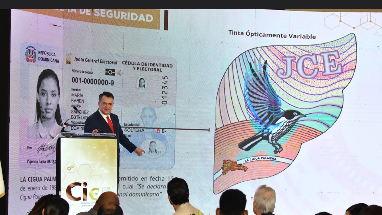 La JCE concentra la información sobre la cédula de identidad, su conformación y entrega 1 La JCE presenta nuevo diseño de la cédula de identidad, su conformación y entrega. | Foto: JCE / Flickr oficial