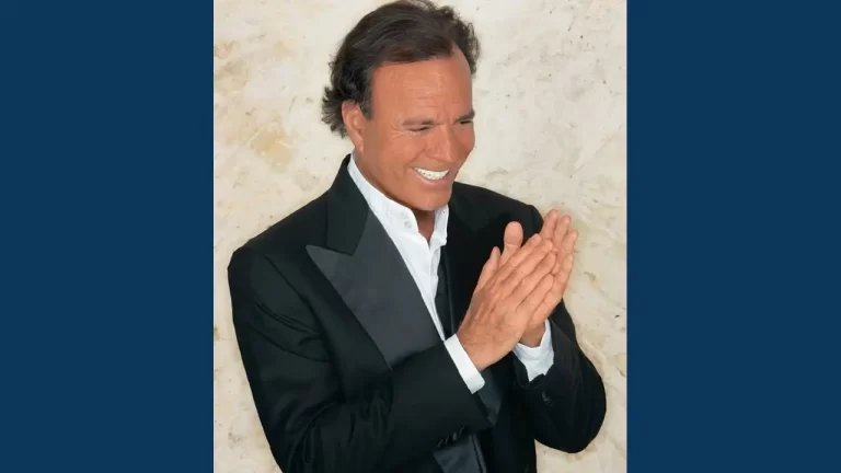 Julio Iglesias niega acusaciones y expresa “gran tristeza” por la denuncia