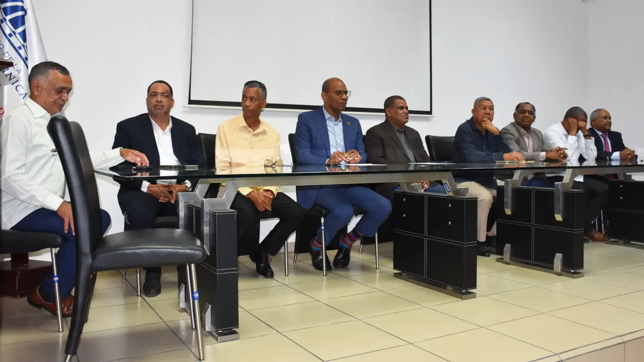 Juramentan periodistas