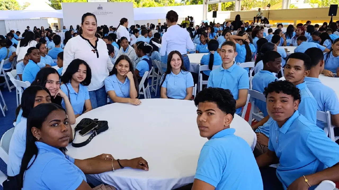 Estudiante en la escuela José María Serra.