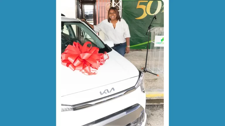 COOPSANO entrega carro