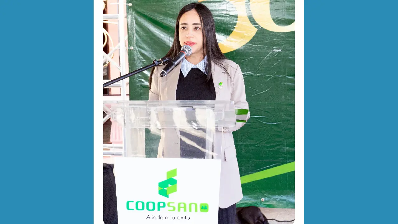 COOPSANO entrega carro a socia ganadora en Montecristi 3 Coopsano carro Montecristi Dorilyn 2026 2