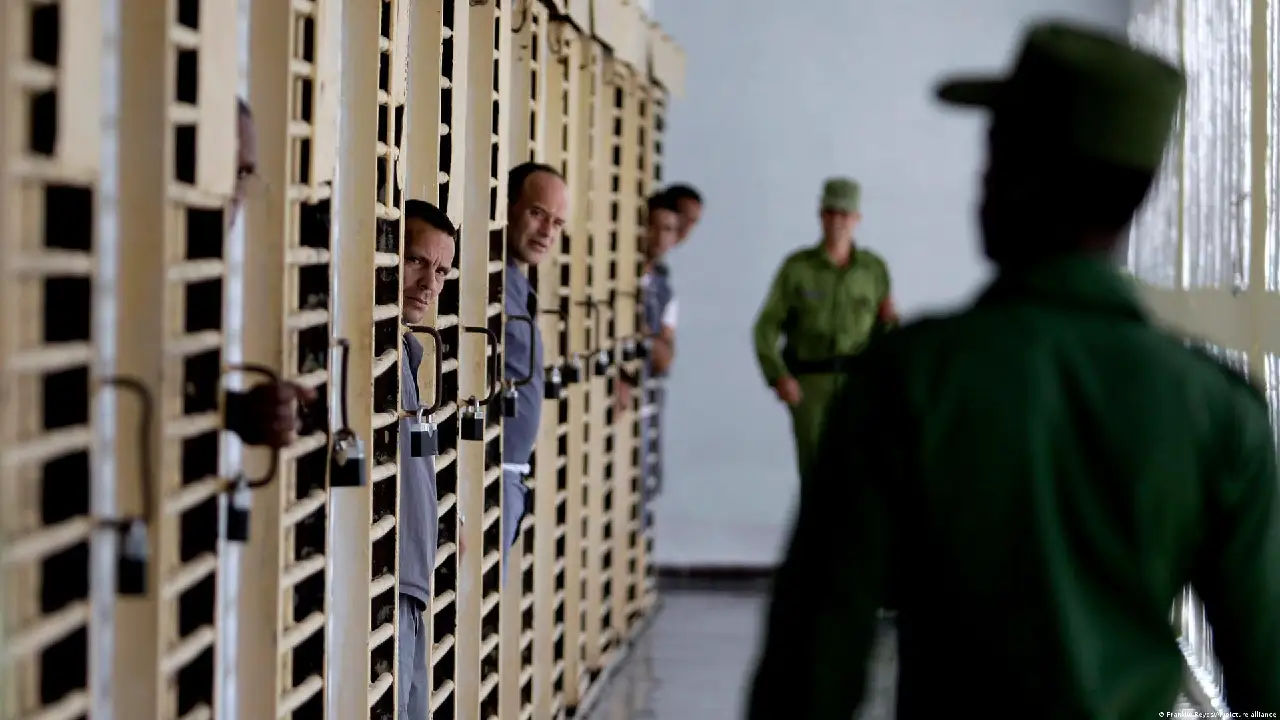 Cuba alcanza récord de 1,250 presos políticos, según informe 1 presos políticos Cuba