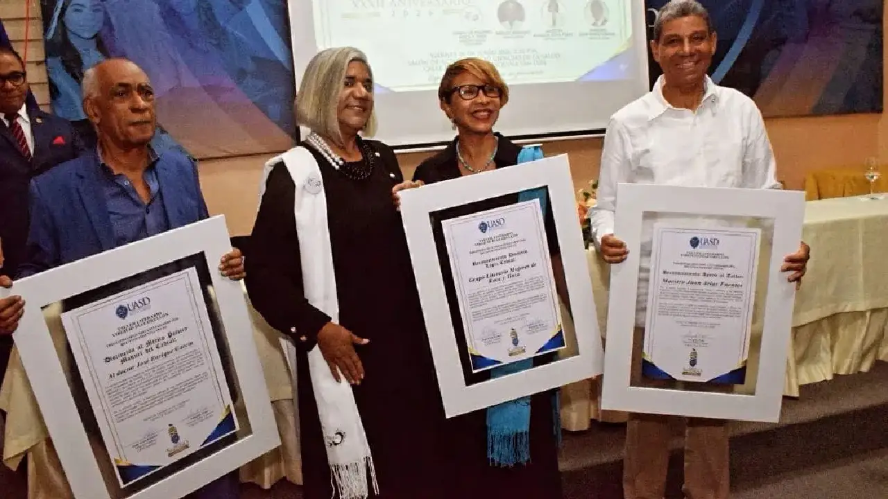 Mujeres de Roca y Tinta recibe un reconocimiento por el Taller literario Virgilio Díaz Grullón 2 Mujeres de Roca y Tinta